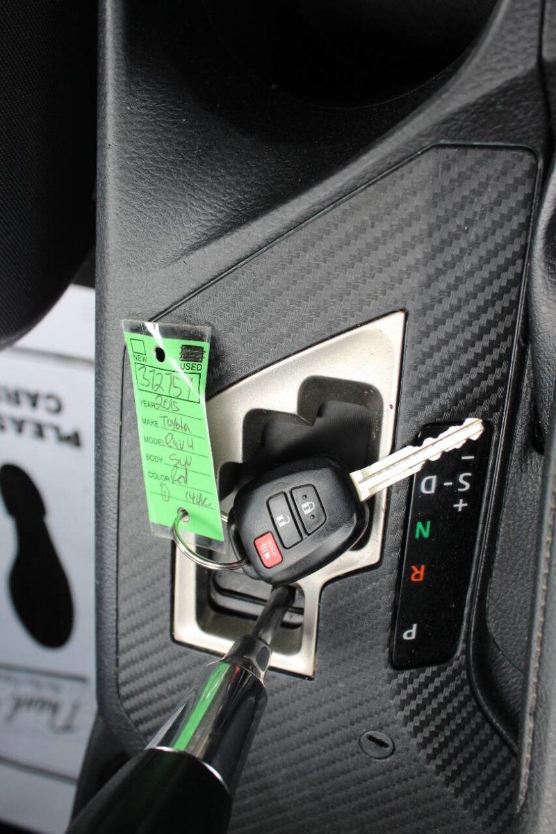 2015 Toyota RAV4 AWD 4dr XLE - 22883871 - 24
