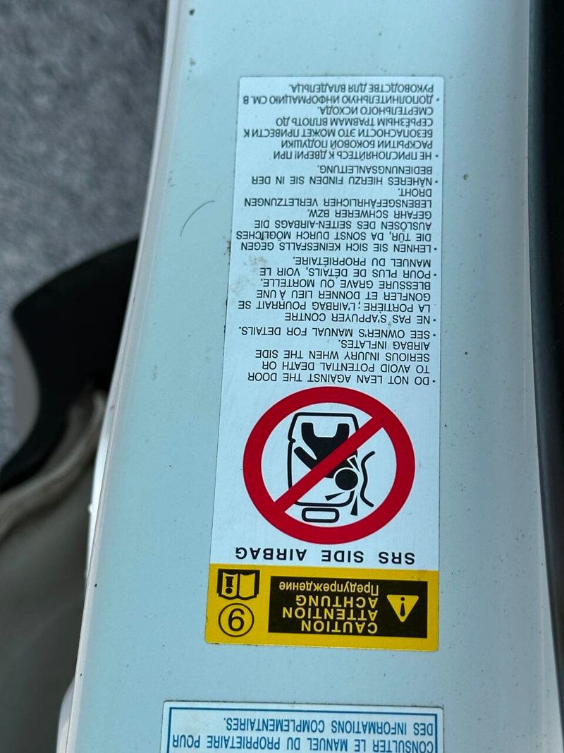 2015 Toyota RAV4 AWD 4dr XLE - 22895286 - 12