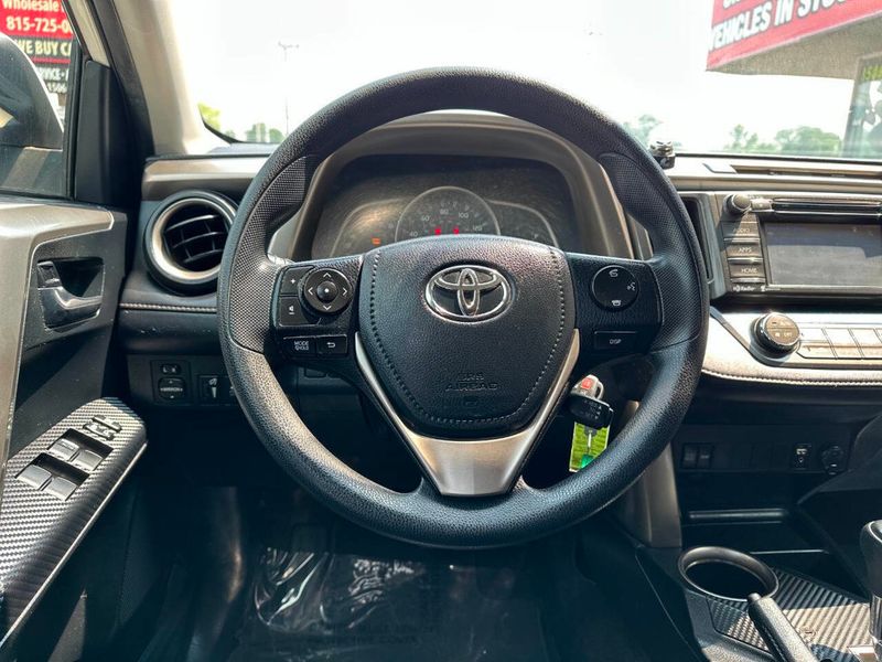 2015 Toyota RAV4 AWD 4dr XLE - 22895286 - 15