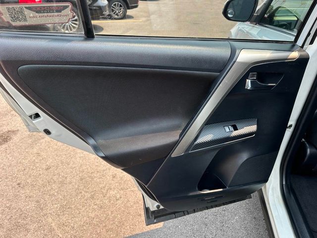 2015 Toyota RAV4 AWD 4dr XLE - 22895286 - 16