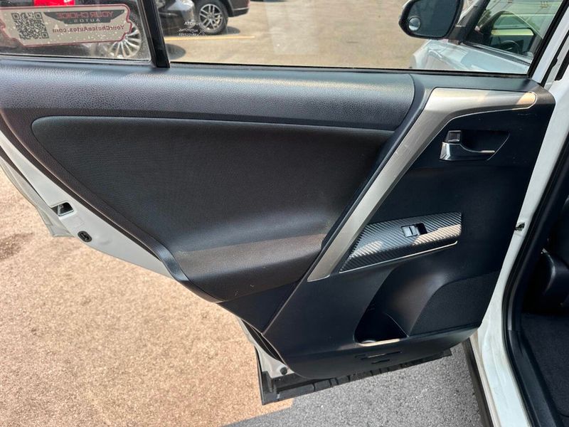 2015 Toyota RAV4 AWD 4dr XLE - 22895286 - 16