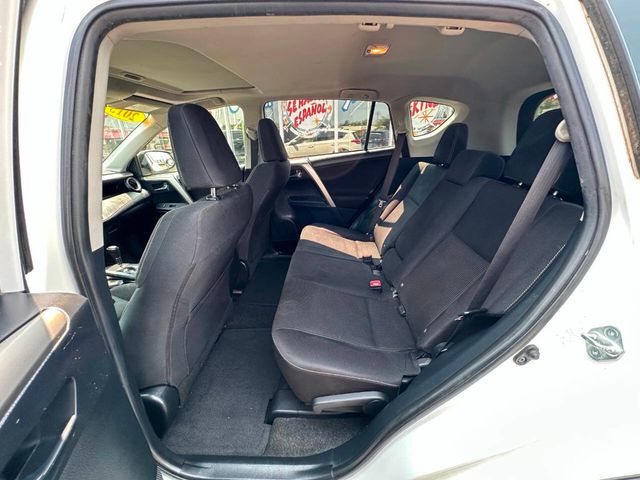 2015 Toyota RAV4 AWD 4dr XLE - 22895286 - 17