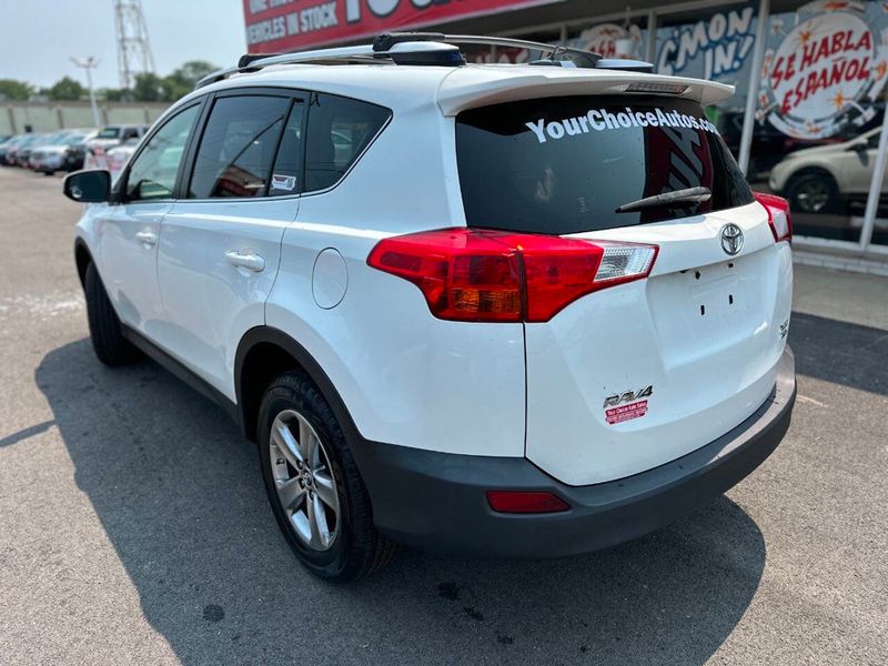 2015 Toyota RAV4 AWD 4dr XLE - 22895286 - 1
