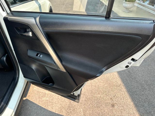 2015 Toyota RAV4 AWD 4dr XLE - 22895286 - 23