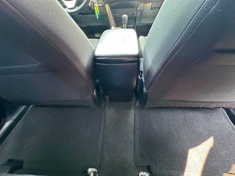 2015 Toyota RAV4 AWD 4dr XLE - 22895286 - 26