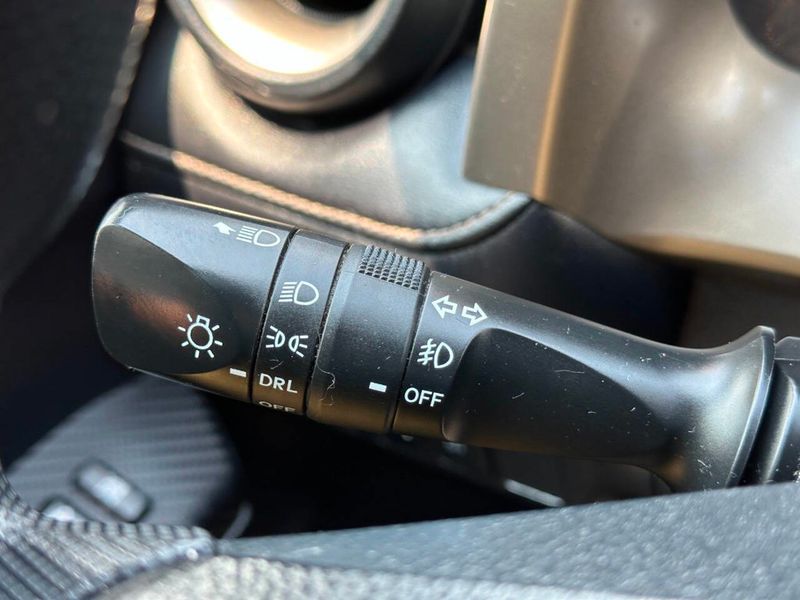 2015 Toyota RAV4 AWD 4dr XLE - 22895286 - 31