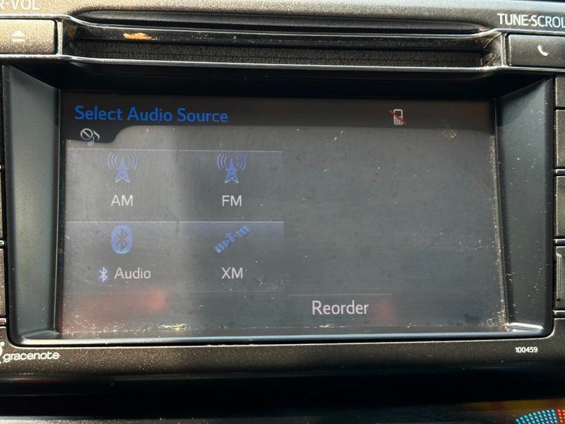 2015 Toyota RAV4 AWD 4dr XLE - 22895286 - 36