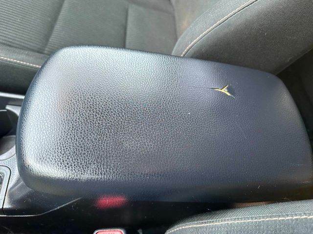 2015 Toyota RAV4 AWD 4dr XLE - 22895286 - 40