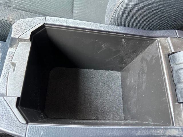 2015 Toyota RAV4 AWD 4dr XLE - 22895286 - 41