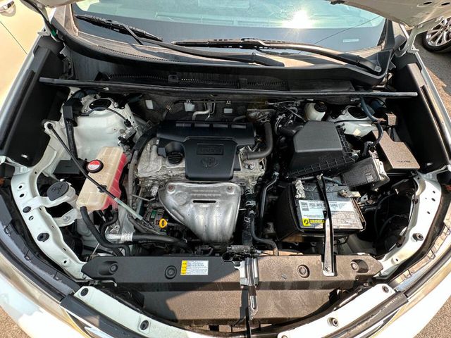 2015 Toyota RAV4 AWD 4dr XLE - 22895286 - 43