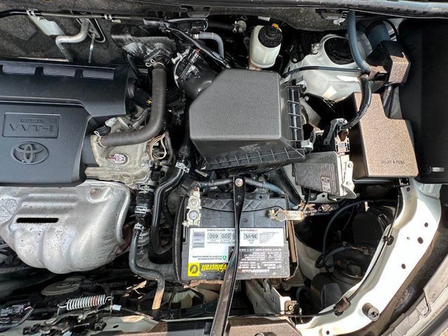 2015 Toyota RAV4 AWD 4dr XLE - 22895286 - 44