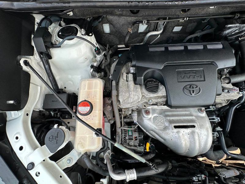 2015 Toyota RAV4 AWD 4dr XLE - 22895286 - 45