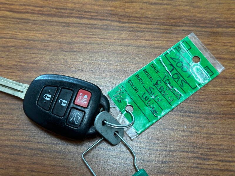 2015 Toyota RAV4 AWD 4dr XLE - 22895286 - 48