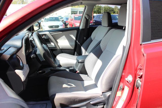 2015 Toyota RAV4 AWD 4dr XLE - 22921270 - 10
