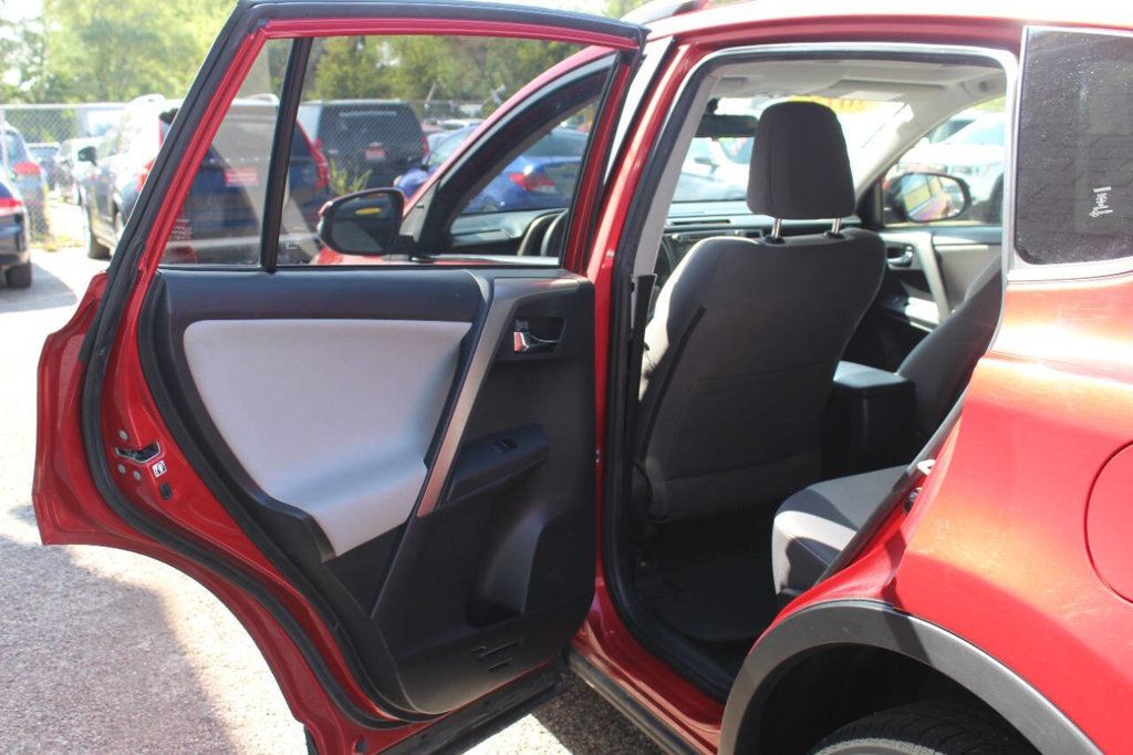 2015 Toyota RAV4 AWD 4dr XLE - 22921270 - 11