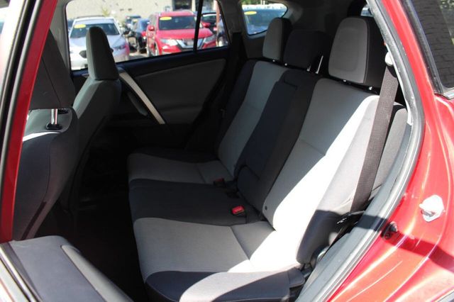 2015 Toyota RAV4 AWD 4dr XLE - 22921270 - 12