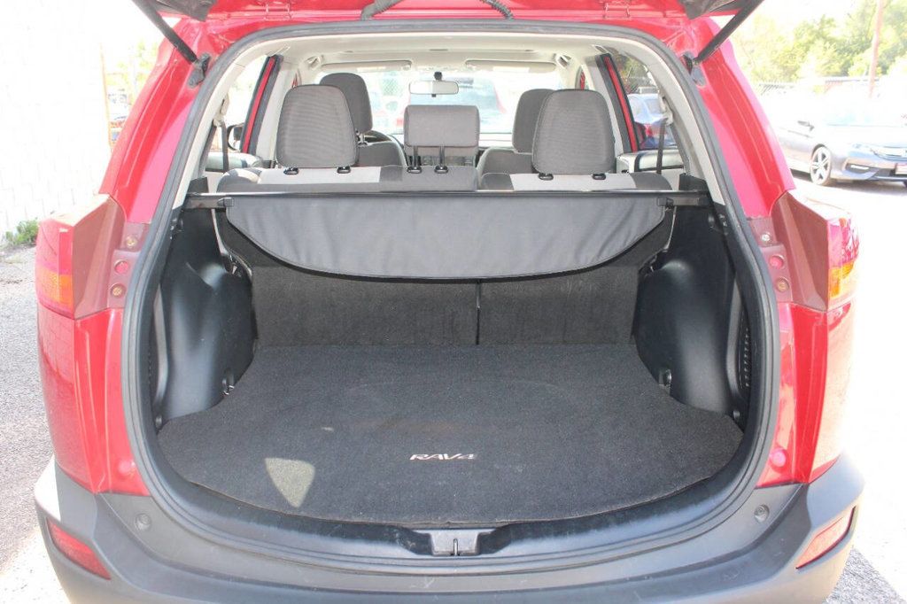 2015 Toyota RAV4 AWD 4dr XLE - 22921270 - 13