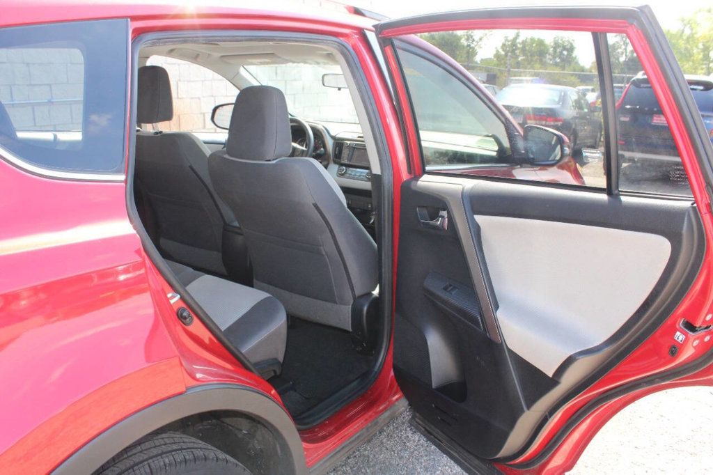 2015 Toyota RAV4 AWD 4dr XLE - 22921270 - 14