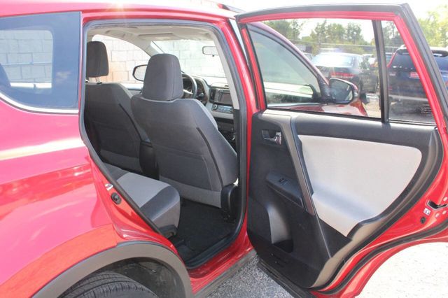 2015 Toyota RAV4 AWD 4dr XLE - 22921270 - 14