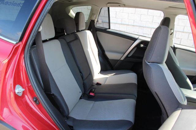 2015 Toyota RAV4 AWD 4dr XLE - 22921270 - 15