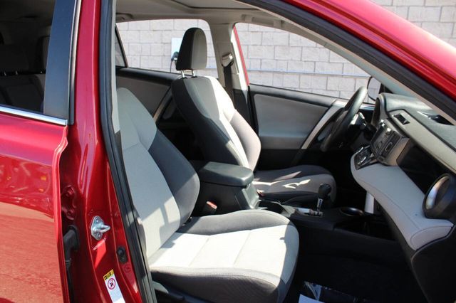 2015 Toyota RAV4 AWD 4dr XLE - 22921270 - 17