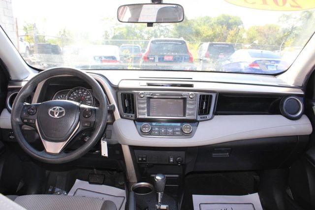 2015 Toyota RAV4 AWD 4dr XLE - 22921270 - 18