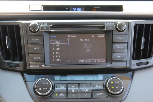 2015 Toyota RAV4 AWD 4dr XLE - 22921270 - 19