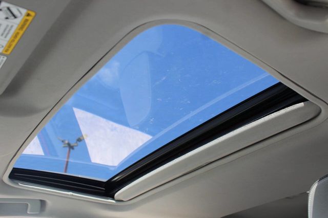 2015 Toyota RAV4 AWD 4dr XLE - 22921270 - 24