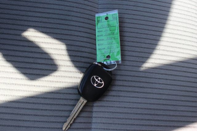 2015 Toyota RAV4 AWD 4dr XLE - 22921270 - 25