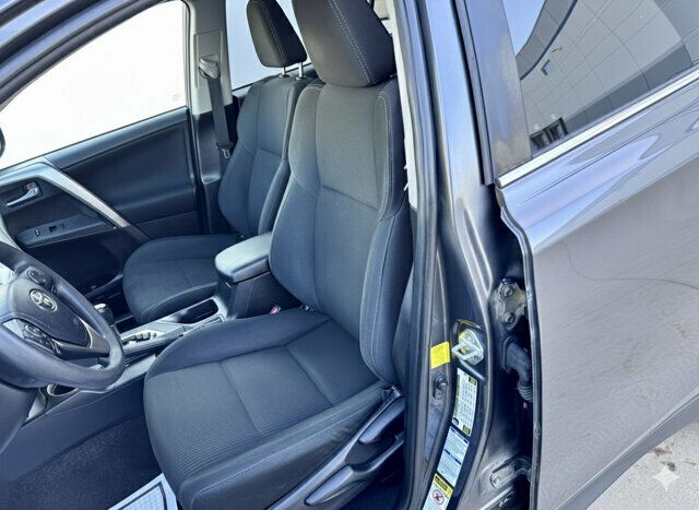 2015 Toyota RAV4 AWD 4dr XLE - 22980572 - 9