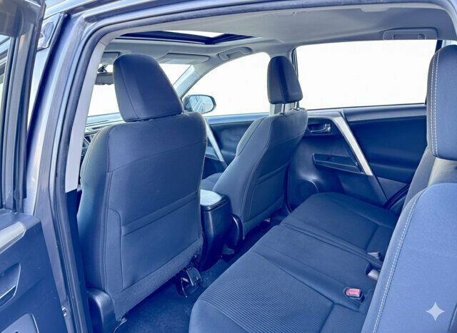 2015 Toyota RAV4 AWD 4dr XLE - 22980572 - 10