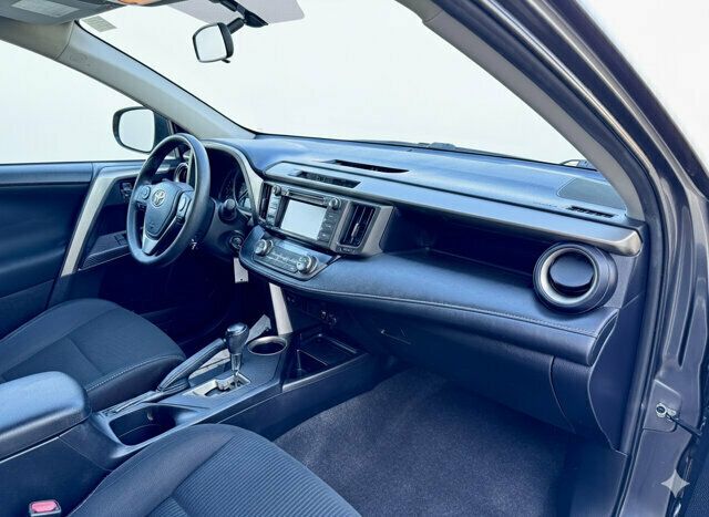 2015 Toyota RAV4 AWD 4dr XLE - 22980572 - 12