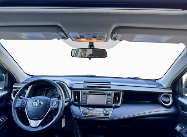 2015 Toyota RAV4 AWD 4dr XLE - 22980572 - 16