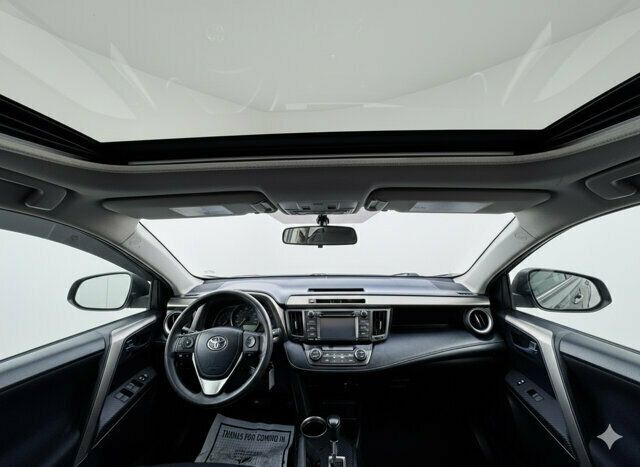 2015 Toyota RAV4 AWD 4dr XLE - 22980572 - 17