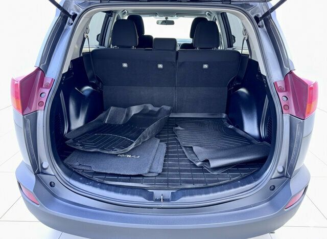 2015 Toyota RAV4 AWD 4dr XLE - 22980572 - 18