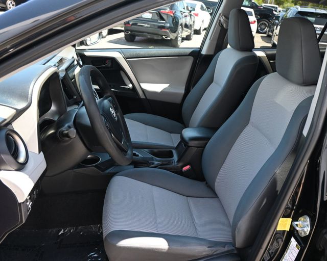 2015 Toyota RAV4 FWD 4dr LE - 23041737 - 12