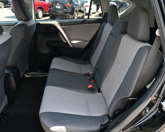 2015 Toyota RAV4 FWD 4dr LE - 23041737 - 13