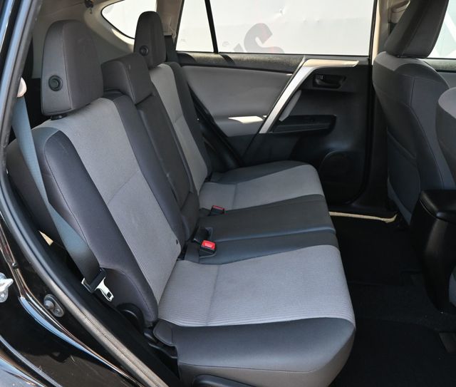 2015 Toyota RAV4 FWD 4dr LE - 23041737 - 15