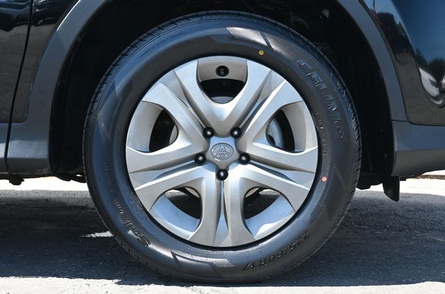 2015 Toyota RAV4 FWD 4dr LE - 23041737 - 6