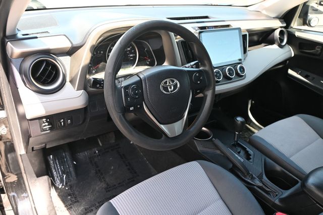 2015 Toyota RAV4 FWD 4dr LE - 23041737 - 7