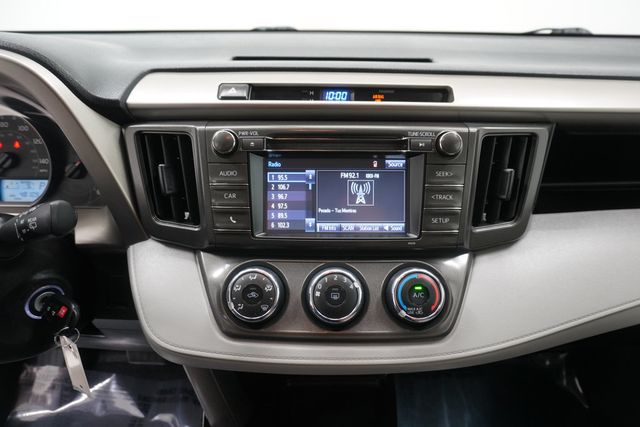 2015 Toyota RAV4 FWD 4dr LE - 22997331 - 17