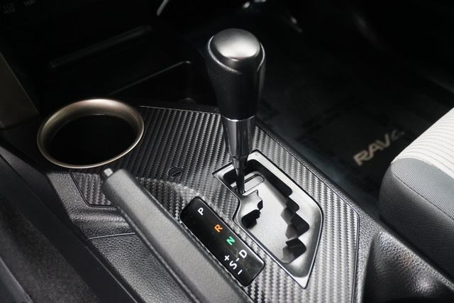 2015 Toyota RAV4 FWD 4dr LE - 22997331 - 19