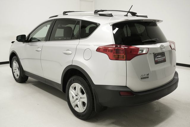 2015 Toyota RAV4 FWD 4dr LE - 22997331 - 5