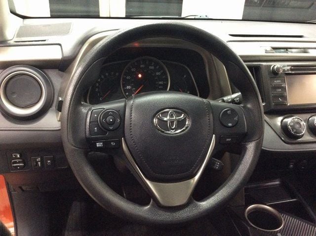 2015 Toyota RAV4 FWD 4dr LE - 22259819 - 10