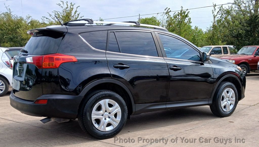 2015 Toyota RAV4 FWD 4dr LE - 22634273 - 10