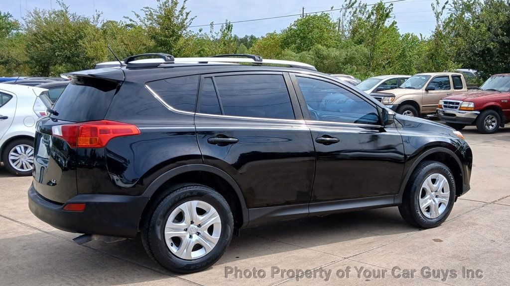 2015 Toyota RAV4 FWD 4dr LE - 22634273 - 11