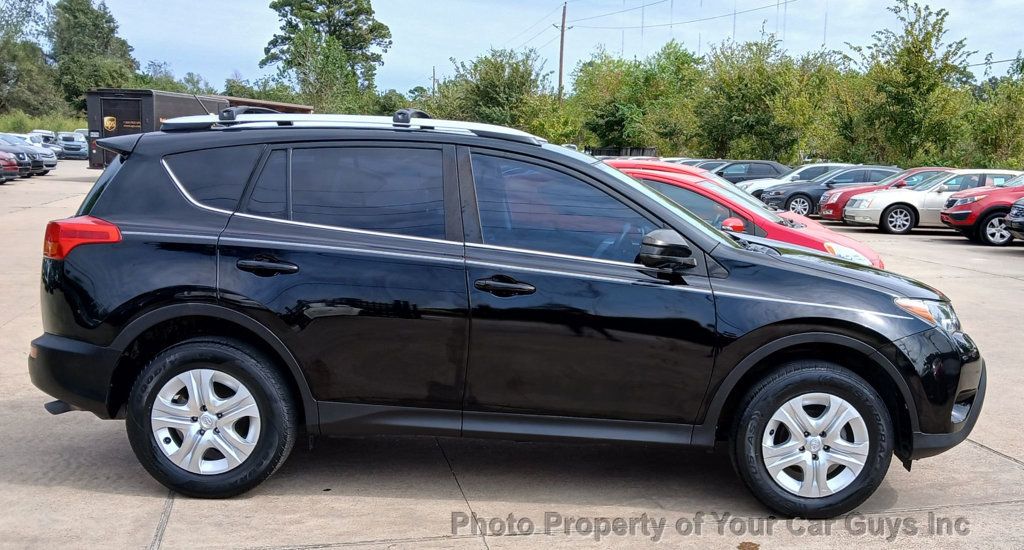 2015 Toyota RAV4 FWD 4dr LE - 22634273 - 12