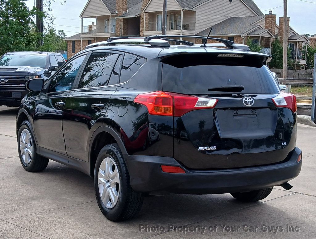 2015 Toyota RAV4 FWD 4dr LE - 22634273 - 6