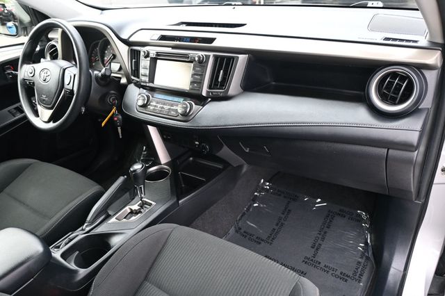 2015 Toyota RAV4 FWD 4dr XLE - 23043345 - 9