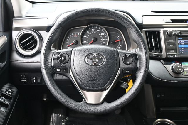 2015 Toyota RAV4 FWD 4dr XLE - 23043345 - 10